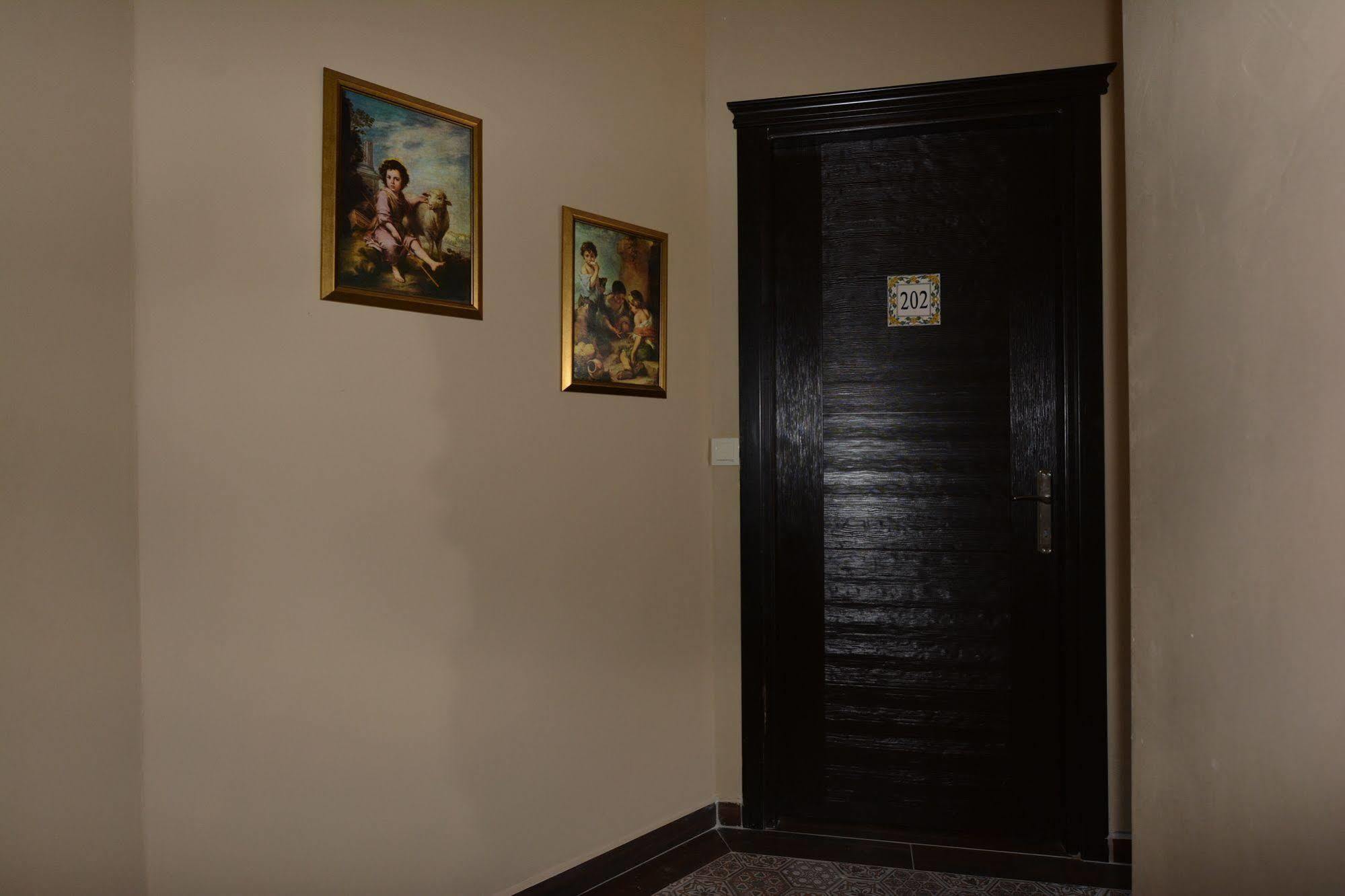 Hayriye Hanim Ege Ayvalik Luaran gambar