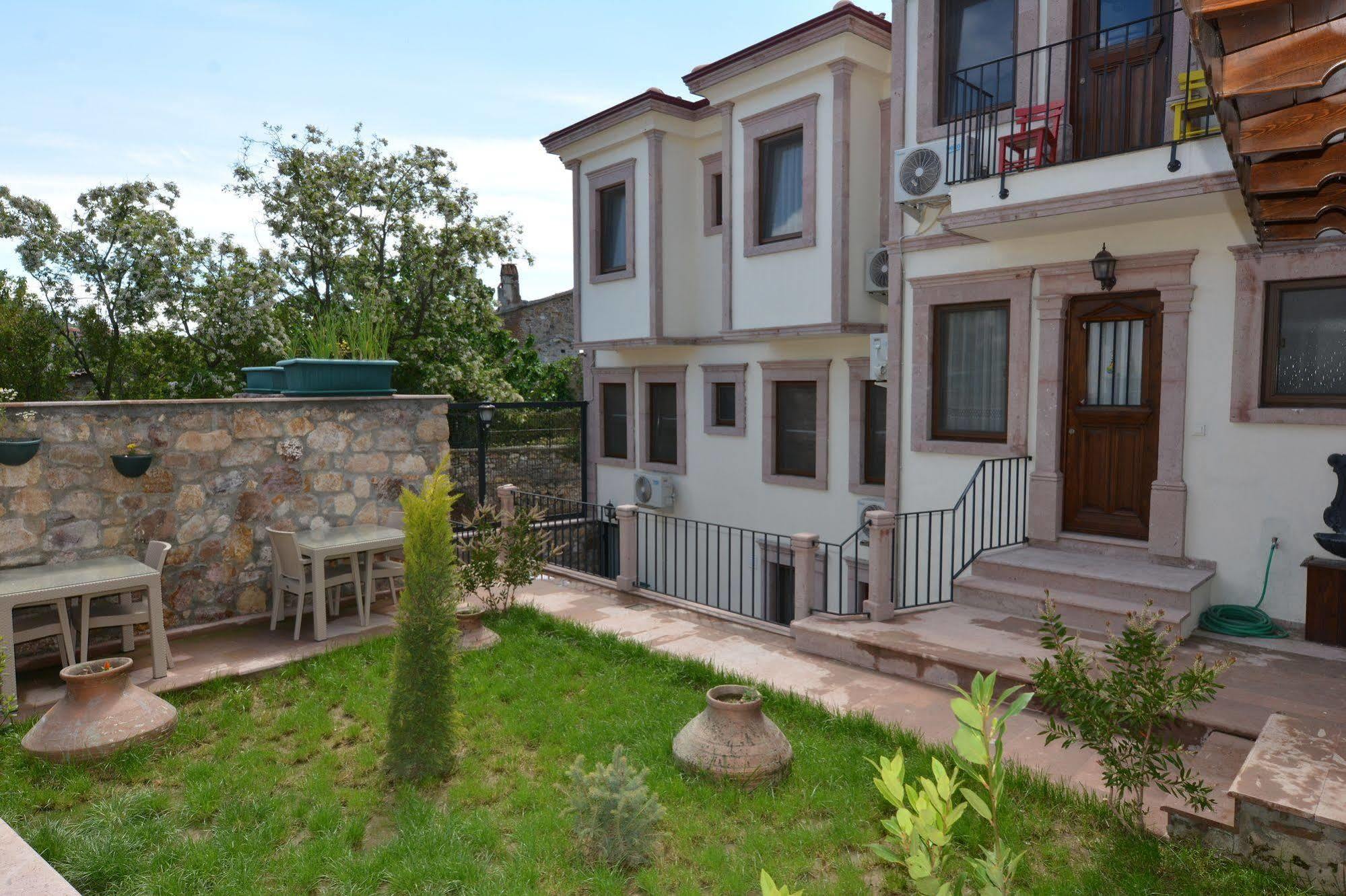 Hayriye Hanim Ege Ayvalik Luaran gambar